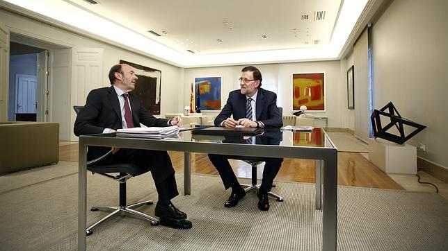 Rajoy y Rubalcaba se reúnen en La Moncloa