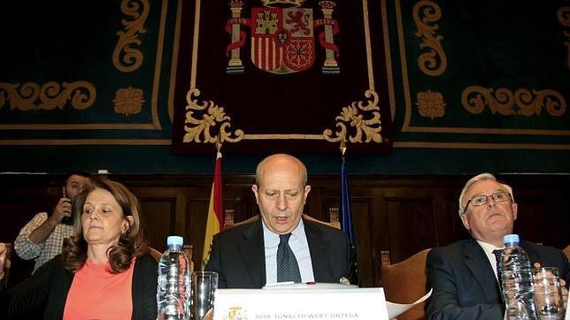 Wert advierte a los rectores que «no varía» su postura de exigencia académica en las becas