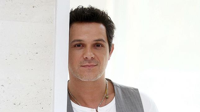 Marta del Castillo fue confuncida con Marta Domínguez por el cantante