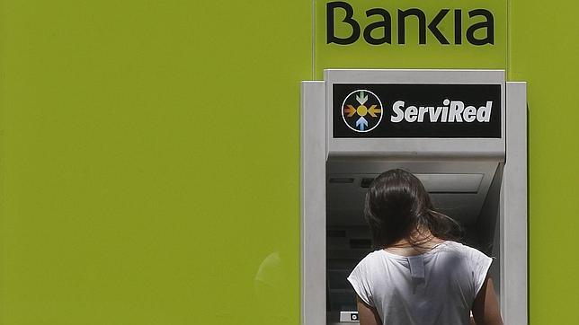 Un empleado de Bankia admite que ni él mismo sabía lo que contrataba una clienta