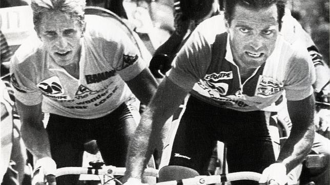 Lemond (izquierda) e Hinault ascienden el Alpe D'Huez en el Tour de 1986