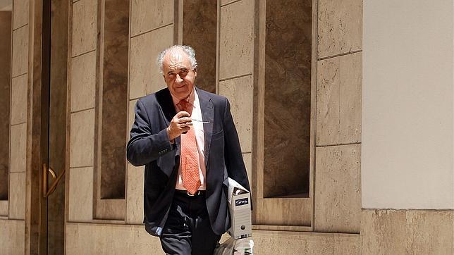 Blasco abandona el grupo popular y evita ser expulsado por sus compañeros