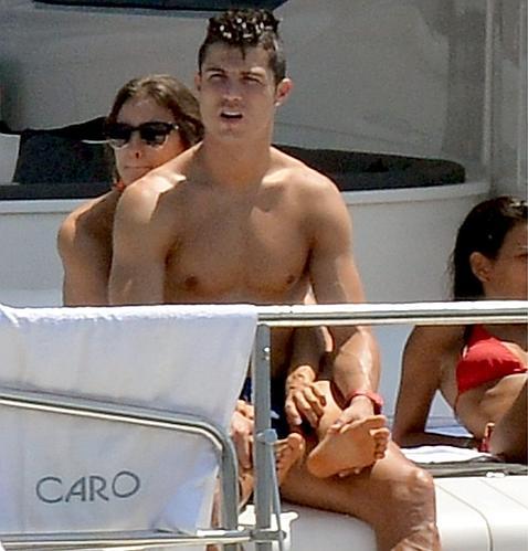 Ronaldo se relaja en su mansión de Gerês