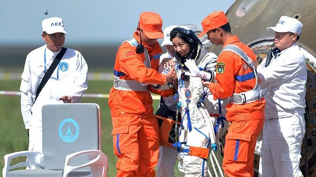 China culmina con éxito su quinta misión tripulada al espacio