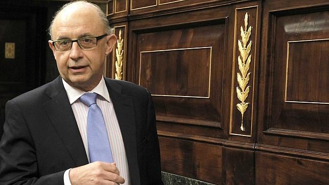 Montoro: «Ninguna persona permanece oculta a la Agencia Tributaria»