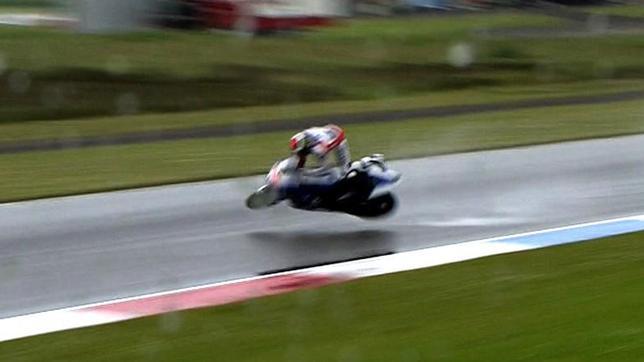 Jorge Lorenzo se fractura la clavícula izquierda en Assen