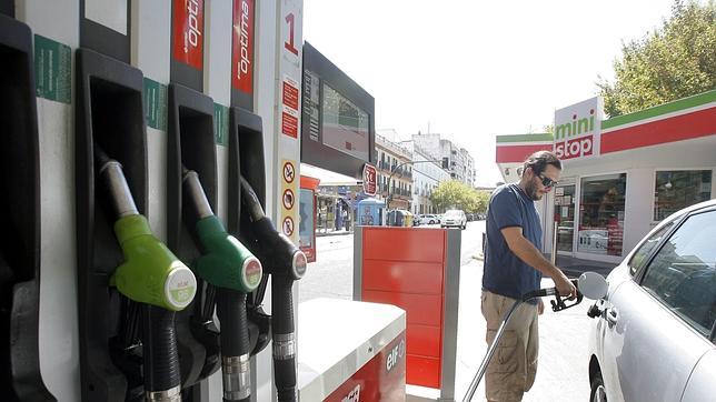 Diez consejos para ahorrar gasolina cuando viajes este verano