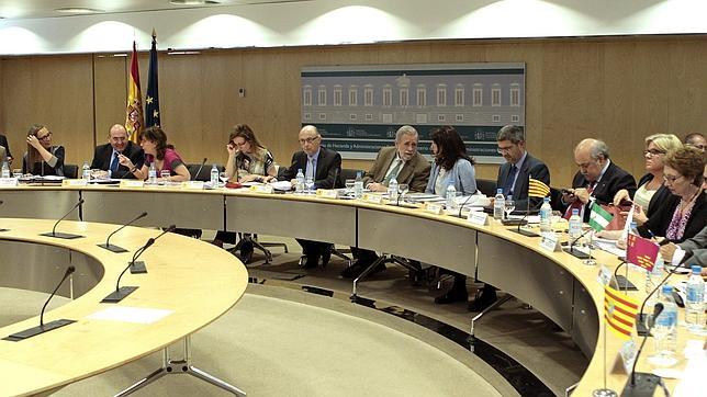 Doce autonomías apoyan el déficit del 1,3, cuatro se oponen y dos se abstienen