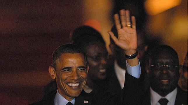 Obama abre con el presidente de Senegal su gira africana