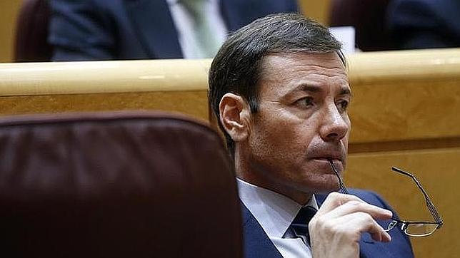 La patronal de hospitales privados denuncia a Tomás Gómez por coacciones