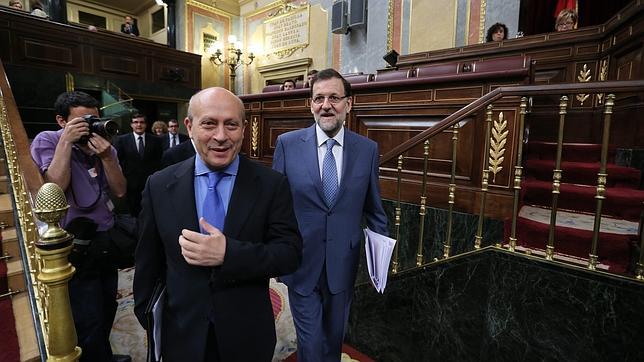 Educación estudia rebajar la nota del 6,5 sólo a una parte de las becas universitarias