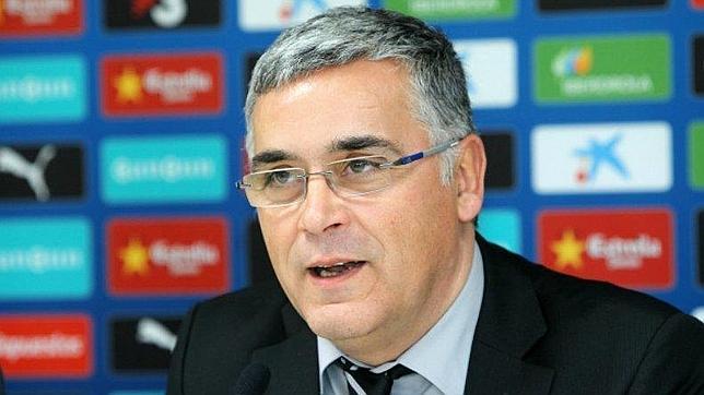 El presidente del Español, «indignado» con el Barça por el «robo de canteranos»