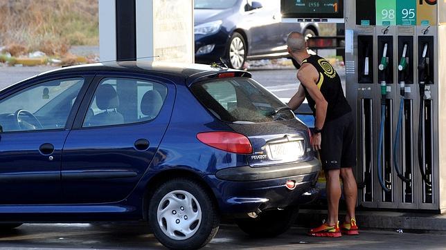 Arrancan las vacaciones de julio con una subida de los precios de los carburantes