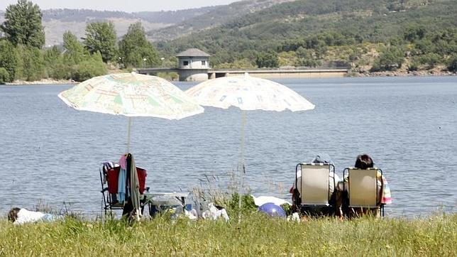 Este pantano está enclavado en plena Sierra de Guadarrama