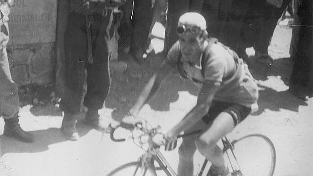 Bernardo Ruiz corona el Tourmalet