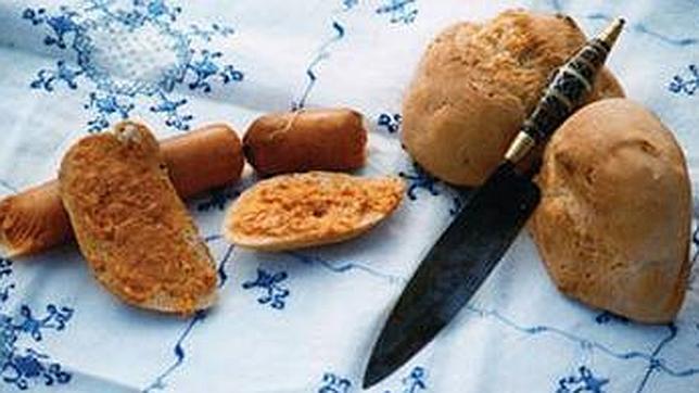 Panecillos untados con chorizo de teror