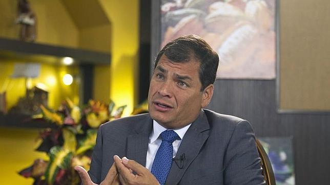 Correa se lava las manos en el caso Snowden y reconoce que ayudarlo fue un «error»