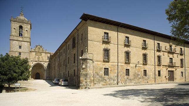 Por pueblos monumentales y monasterios históricos de Navarra