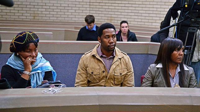 Un juez decide que los restos de los hijos de Mandela retornen finalmente a Qunu