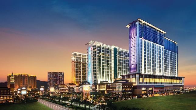 Adelson desmiente a Tomás Gómez y asegura que Eurovegas sigue adelante