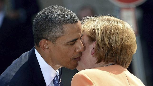 Obama y Merkel acuerdan celebrar una reunión para abordar el espionaje de EE.UU.
