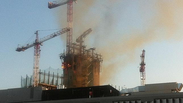 Incendio en la nueva sede que el BBVA construye en Madrid