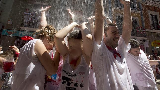 Las fiestas de San Fermín se inician con absoluta normalidad después de los incidentes de la mañana