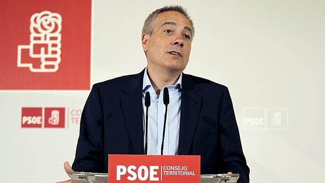 Pere Navarro asegura que el PSC volverá a votar distinto del PSOE si es necesario