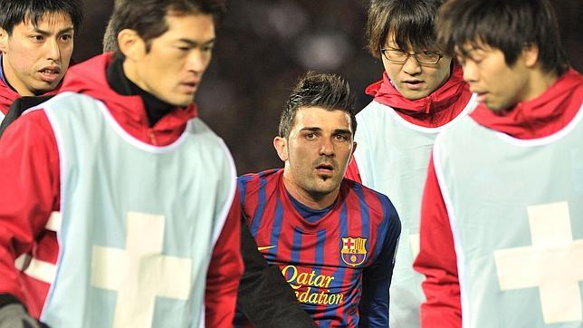 Villa abandona el campo de Yokohama en camilla