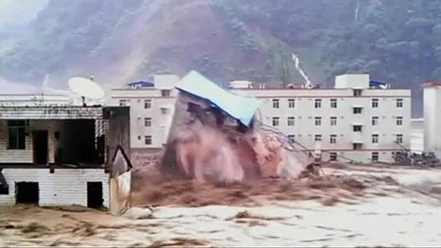 Sepultadas entre 30 y 40 personas por un desprendimiento de tierra en Sichuan
