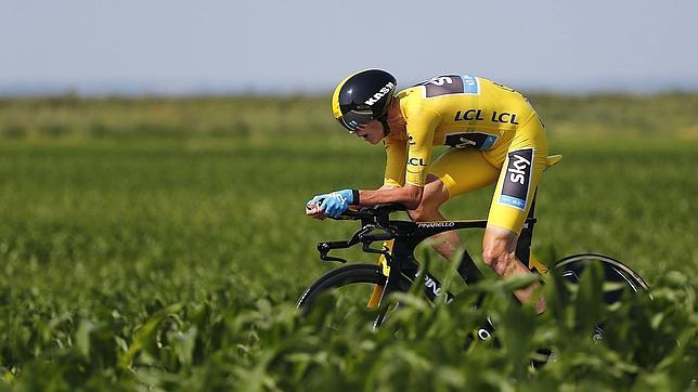 Froome se consolida en la crono