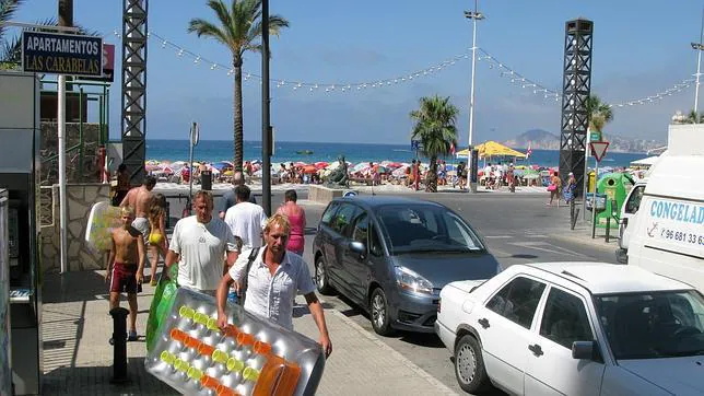 Los turistas gastarán en España un 8% más este verano