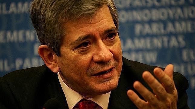 El expresidente del PE, Enrique Barón, defiende la devolución del «tax lease»