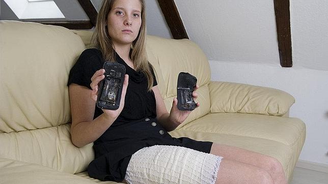 Una joven suiza sufre quemaduras tras explotarle su teléfono móvil en el bolsillo