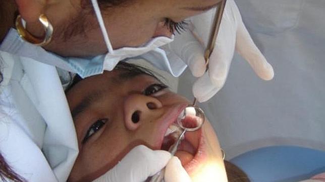 Un tercio de los españoles acude con menos frecuencia al dentista por la crisis