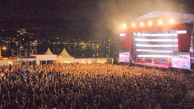 Amaral, durante su actuación en 2008 en el Festival de la Porta Ferrada