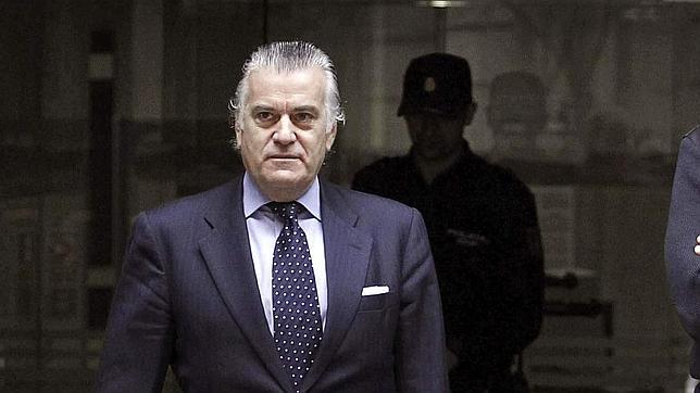 Bárcenas recurre a un «demandero» para introducir puros en Soto del Real