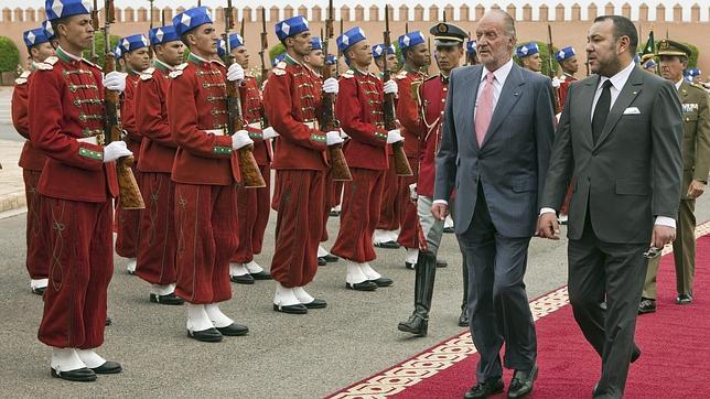 El Rey viaja a Rabat con cinco ministros, nueve exministros y 27 empresarios