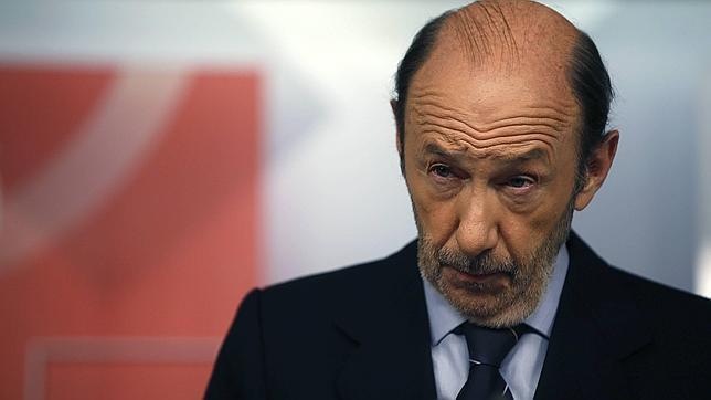 Rubalcaba ve «connivencia» entre Rajoy y Bárcenas y exige su «dimisión inmediata»