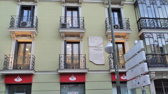 Fachada del edificio en el que vivió el poeta granadino