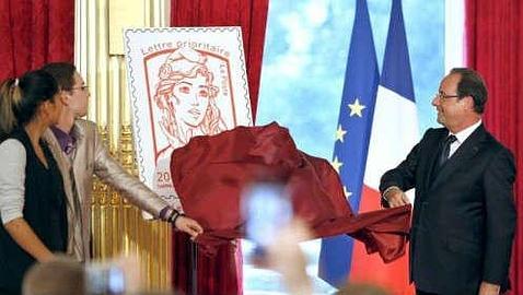 Una activista de las Femen, símbolo de la República Francesa