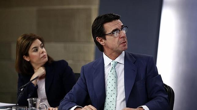 Fitch pone en revisión a las grandes eléctricas por la reforma energética