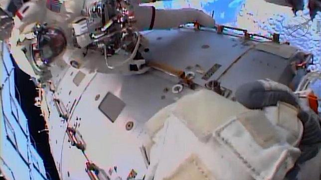 No habrá más paseos espaciales hasta solucionar el «misterio» de la fuga de agua en la ISS