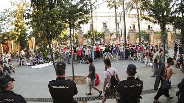 El 15-M vuelve a citarse en sedes del PP de toda España