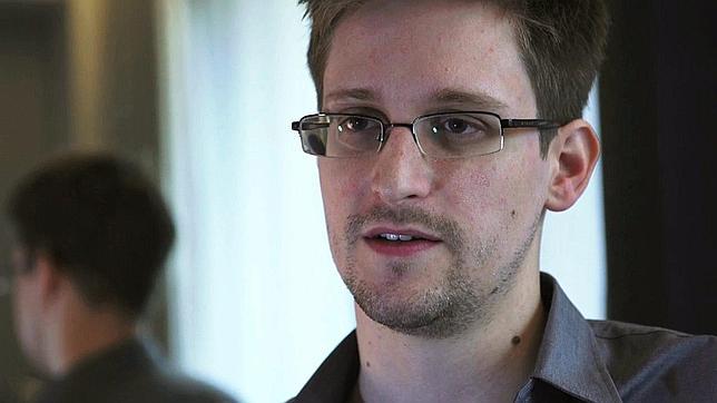 Snowden recibirá asilo temporal en Rusia en menos de una semana, según su abogado