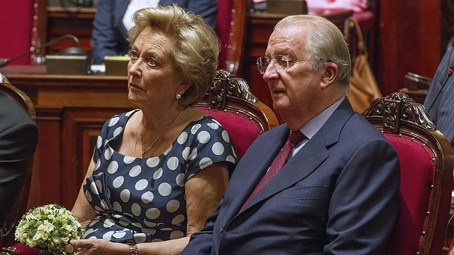 Alberto yPaola de los Belgas despiden el trono con un pequeño viaje