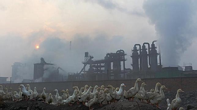 La UE pide a China que apoye el acuerdo universal de reducción de emisiones en 2015
