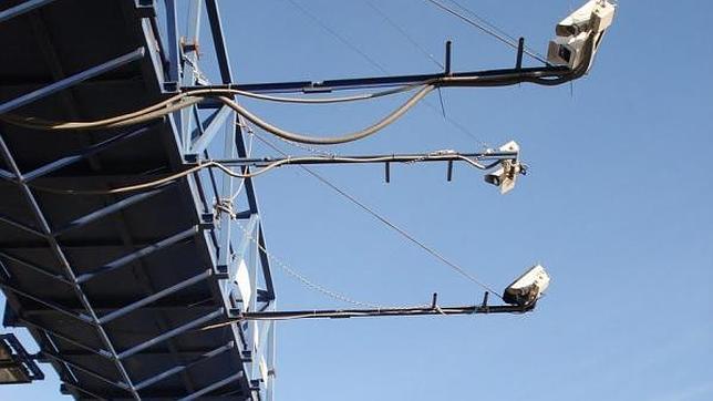 Peaje con un pórtico y sin barreras, en el eje del Aeropuerto de Barajas (M-12)