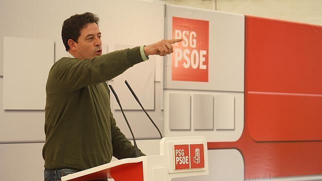 Besteiro acrecenta su lista de avales en una clara lucha de David contra Goliat