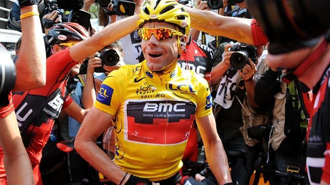 Cadel Evans, en la última etapa del Tour de Francia 2011, que se adjudicó el australiano